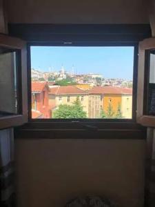 Tom Square Boutique - 109