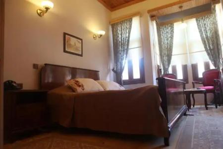 Tom Square Boutique - 118