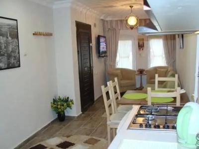 Tom Square Boutique - 82