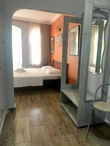 Tom Square Boutique - 174