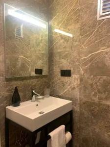 Tom Square Boutique - 189