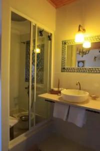 Tom Square Boutique - 5