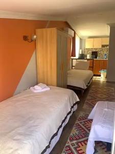 Tom Square Boutique - 175