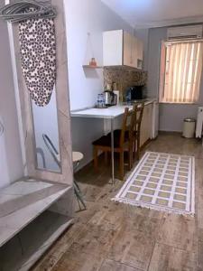 Tom Square Boutique - 183