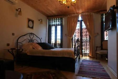 Tom Square Boutique - 141