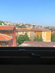 Tom Square Boutique - 111