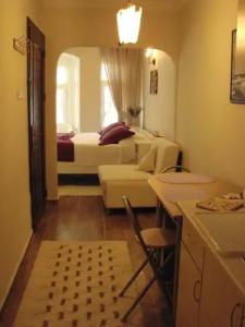 Tom Square Boutique - 165