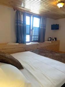 Tom Square Boutique - 105