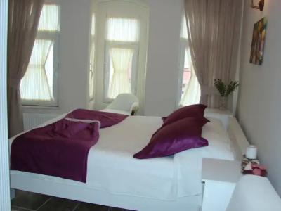 Tom Square Boutique - 15