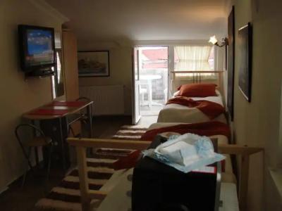 Tom Square Boutique - 17