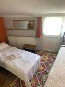 Tom Square Boutique - 182