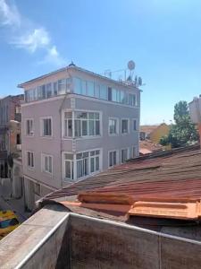 Tom Square Boutique - 185