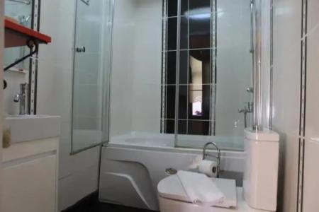 Tom Square Boutique - 86