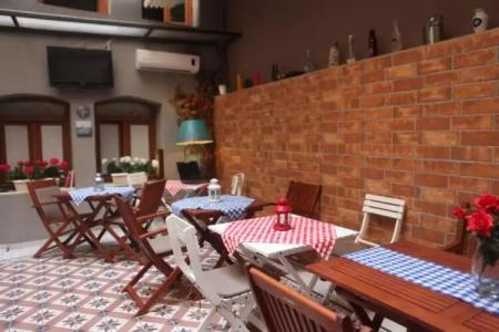 Tom Square Boutique - 10