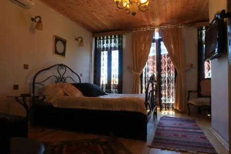 Tom Square Boutique - 25