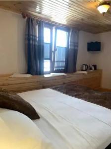 Tom Square Boutique - 99