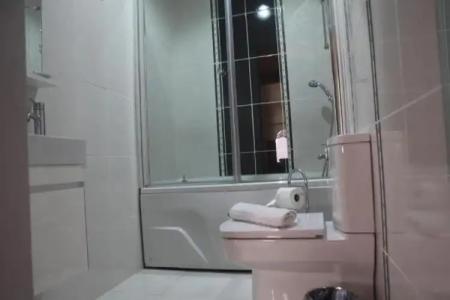 Tom Square Boutique - 90