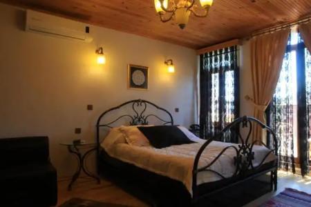 Tom Square Boutique - 131