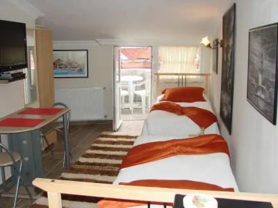 Tom Square Boutique - 18