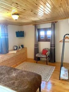 Tom Square Boutique - 101