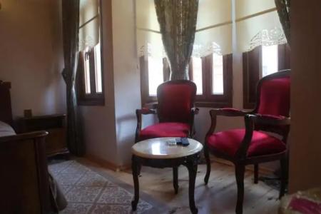 Tom Square Boutique - 122