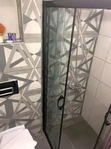 Tom Square Boutique - 75