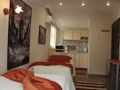 Tom Square Boutique - 13