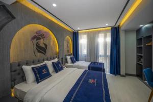 Hotel California, Istanbul