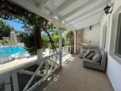 Moonshine & Suites - 81