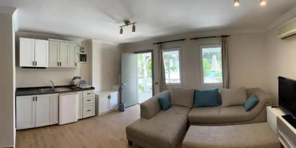 Moonshine & Suites - 77