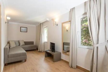 Moonshine & Suites - 61