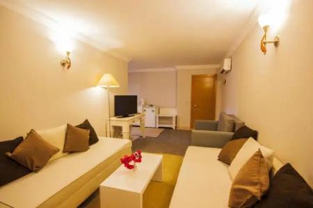 Moonshine & Suites - 64