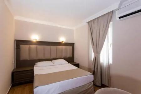 Moonshine & Suites - 65