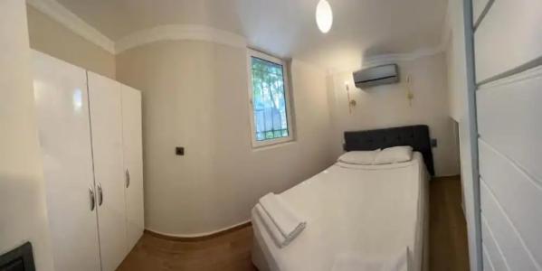 Moonshine & Suites - 85