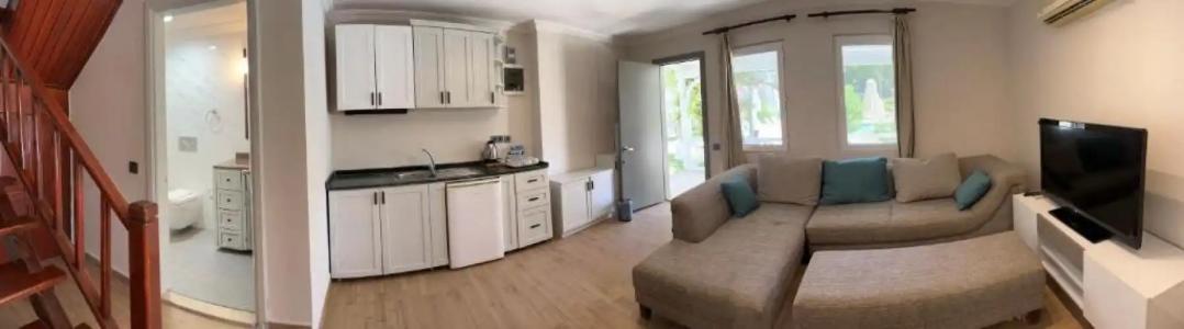 Moonshine & Suites - 88