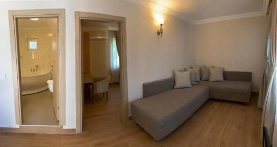 Moonshine & Suites - 66