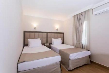 Moonshine & Suites - 55