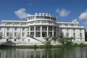 Senator's Park Hotel