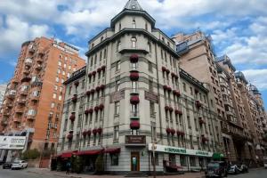 Senator Victory Square Apart-hotel