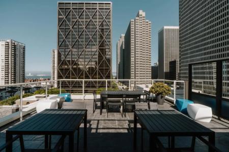 Club Quarters in - 18