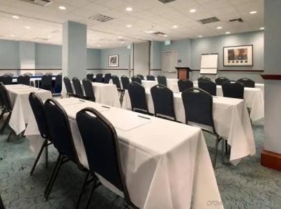 Club Quarters in - 12