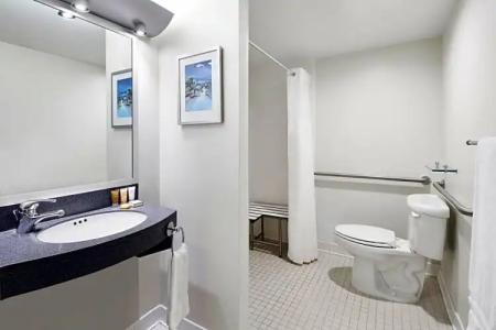 Club Quarters in - 49