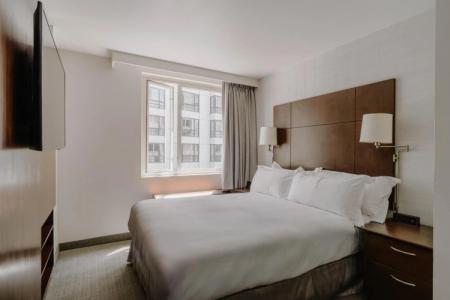 Club Quarters in - 6