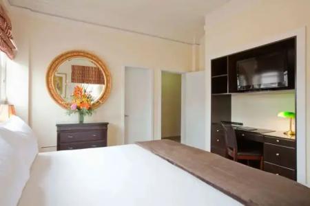 Executive Vintage Court - 25