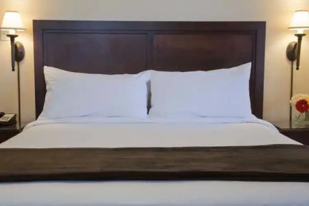 Executive Vintage Court - 18