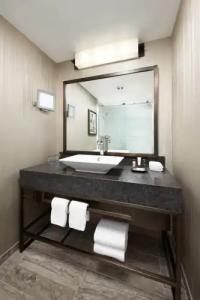 Sheraton Gateway Los Angeles - 35