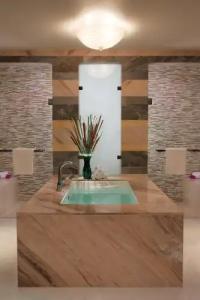 The Ritz-Carlton, - 10