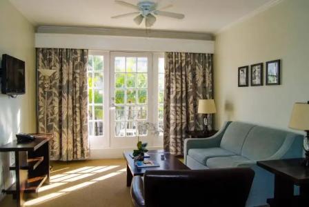 The Savoy & Beach Club - 9