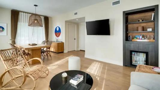 The Savoy & Beach Club - 77