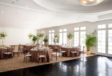 The Savoy & Beach Club - 18